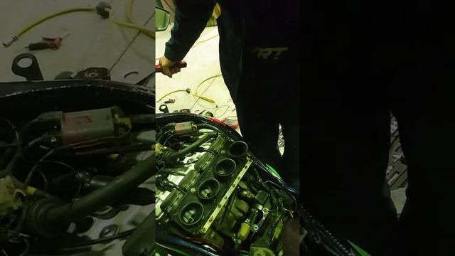 Первый печальный опыт zx9r запуск проблема , оборвало клапан , минусы , разгон , мотор смотреть онлайн