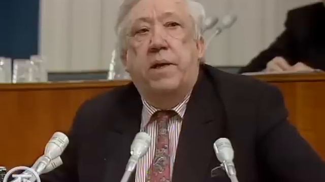 У микрофона Юрий Никулин. Встреча Михаила Горбачева с деятелями культуры (1990)