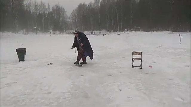 На запуске форель предпочитала раттлины. Клёвое место, Лосиный остров, нижний водоём. смотреть онлайн