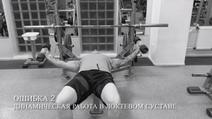 Сведение рук с гантелями лежа.