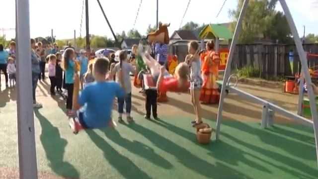 В Александровке открыли детскую площадку