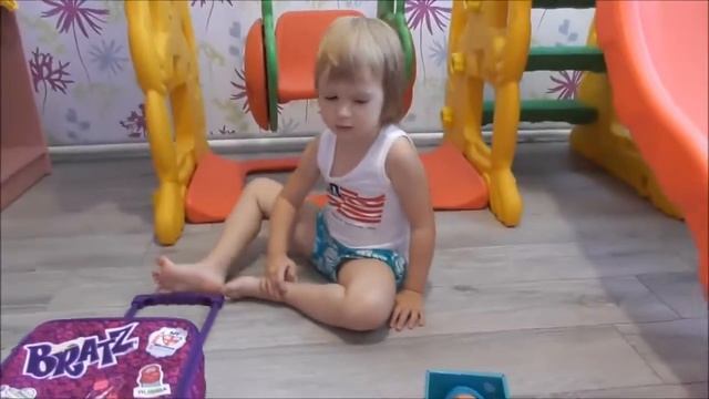 Чемодан с куклой Братц Жасмин распаковка Bratz Study Abroad Case with Yasmin Doll unpacking смотреть онлайн