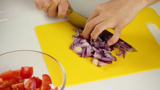 Готовим хинкали «Шах» с салатом «Ачик-чучук» | ПРОДУКТЫ ЕРМОЛИНО – Вкусные рецепты
