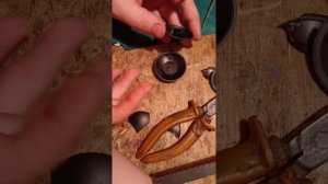 как снять магнитную защёлку с одежды