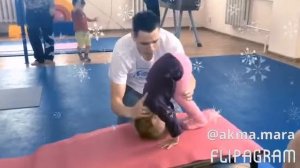 Гимнастика для маленьких детей. Здоровые малыши. Спортивные дети.