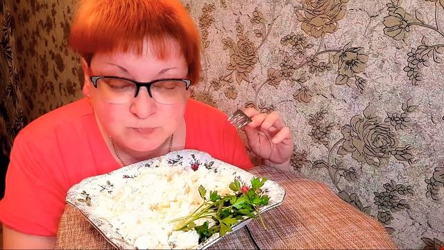 МУКБАНГ русский/ЧАВКАТЬ ТЯЖЕЛО,НО Я СМОГЛА?/САЛАТ С МОРЕПРОДУКТАМИ/Обжор на ночь/mukbang  ASMR/