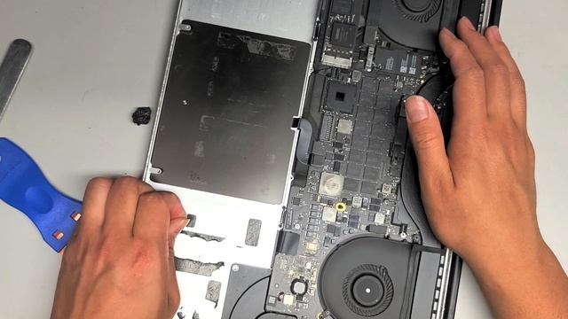 15" inch MacBook Pro A1398 Mid 2014 Battery Replacement Repair With Broken Clavicle (Collar Bone) смотреть онлайн