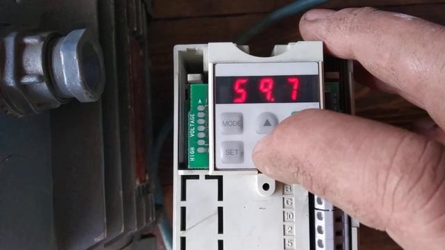 Частотный электропривод Mitsubishi FREQROL-U100&АИР71А4 пример работы смотреть онлайн