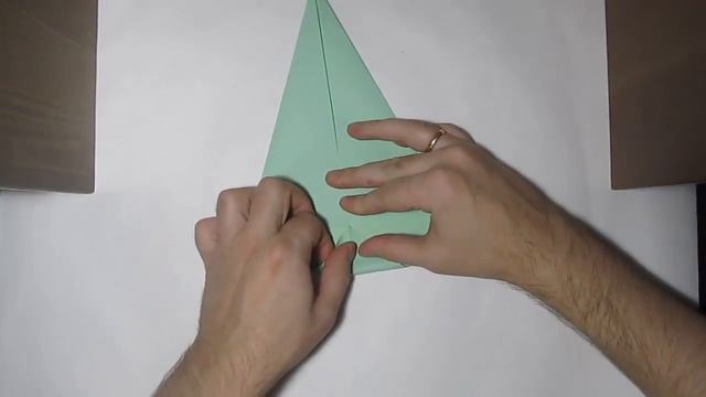 Простая оригами елочка из бумаги