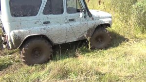 Мерседес Гелендваген и УАЗ на тотальном бездорожье
