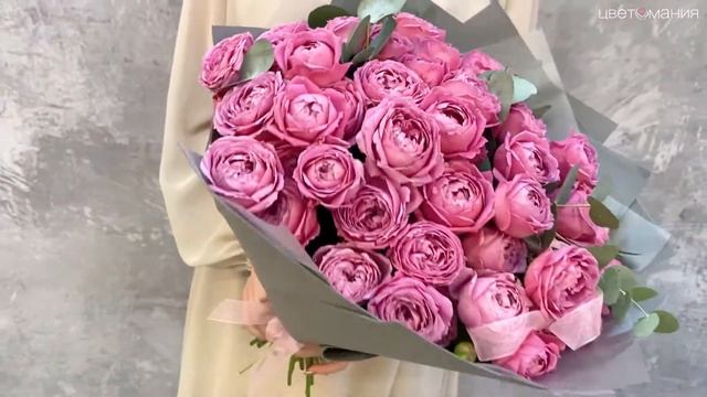 Обзор букета из 25 розовых пионовидных роз Мисти Бабблс смотреть онлайн