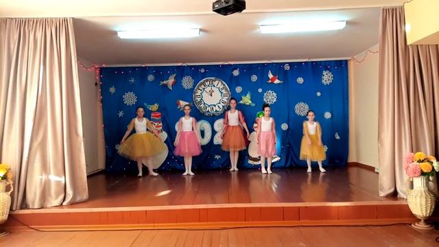 Средняя группа "Возрождение" танец "Менуэт" смотреть онлайн