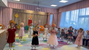 Танец «Рябинки» в детском саду на осеннем утреннике