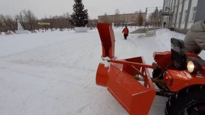 Снегоочиститель роторный Уралец - обзор и уборка снега на минитракторе.