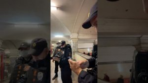 Проверка документов в Московском метро правомерна?