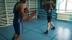 Бокс, спарринг на тренировке.