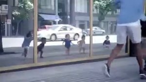 Взрослые в зеркале малыши