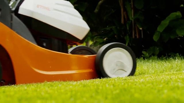 Новые аккумуляторные газонокосилки Stihl RMA смотреть онлайн