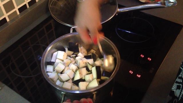 Баклажаны тушеные со сметаной. закуска из синих смотреть онлайн