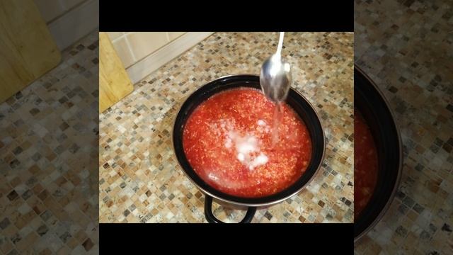 Хреновина из помидор ,хрена и чеснока