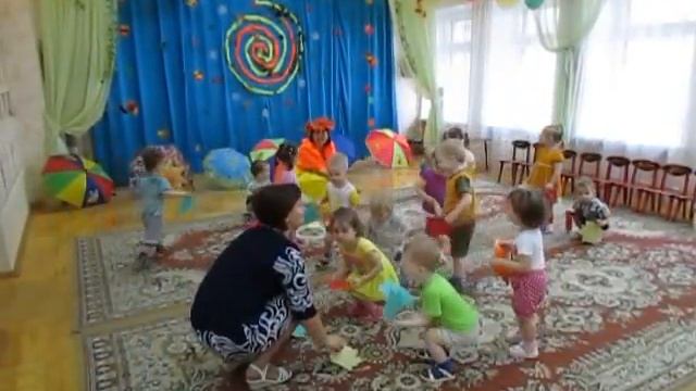 осень в гости приходила, деток яблочками  угостила смотреть онлайн