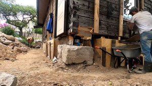 РЕМОНТ ДОМА ПРОДОЛЖАЮ ДЕЛАТЬ ФУНДАМЕНТ ДОМА старого деревянного дома