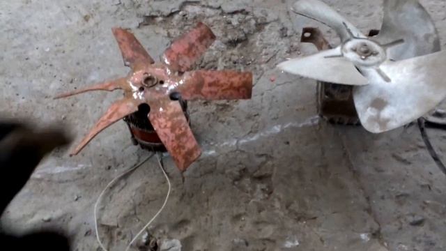 Разбираем на металлолом холодильный агрегат,достаём медь и чёрный металл.Сдаём все в металлолом.