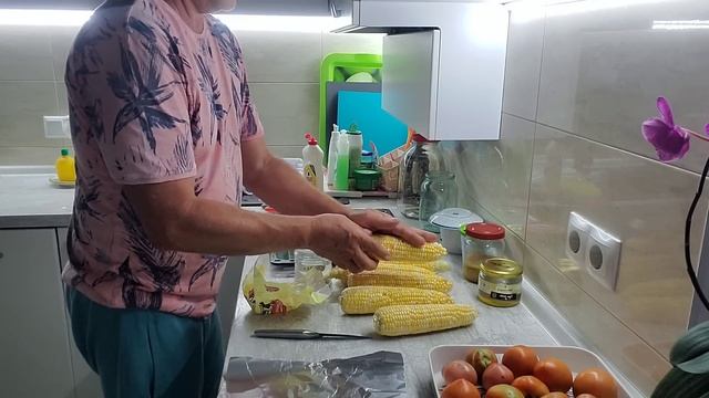 Молодая кукуруза ? запеченная в Духовке! Намазана сливочным маслом ? смотреть онлайн