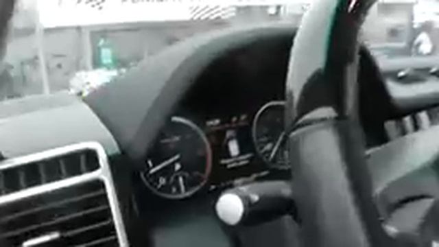 Range Rover Vogue бъет рекорды экономичности по Москве. смотреть онлайн