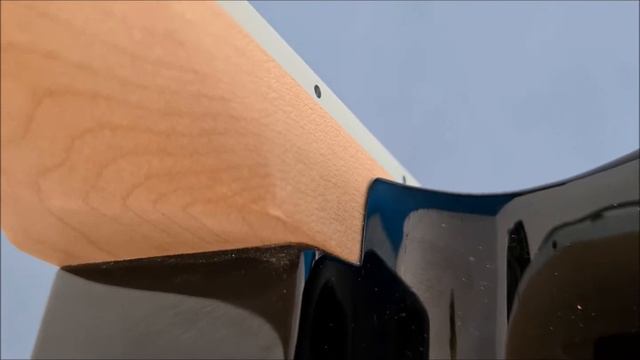 Squier Jazzmaster Baritone vs Harley Benton GuitarBass смотреть онлайн