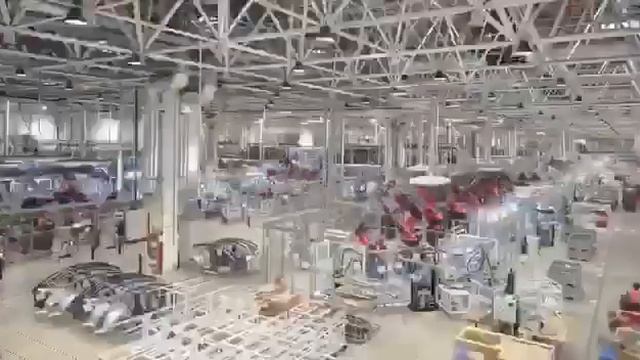 Tesla ⚡️ показала отрывок сборки своих авто на гигафабрике в Шанхае смотреть онлайн