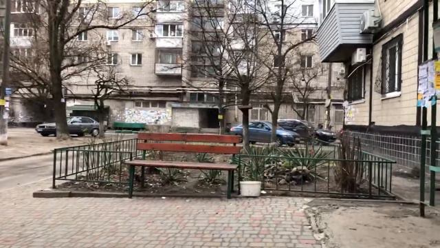 ЗА ПОСЫЛКОЙ ПЕШКОМ У НАС ПОХОЛОДАЛО смотреть онлайн