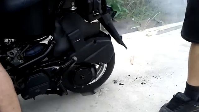 Scooter Burnout on Eds burnout pad смотреть онлайн