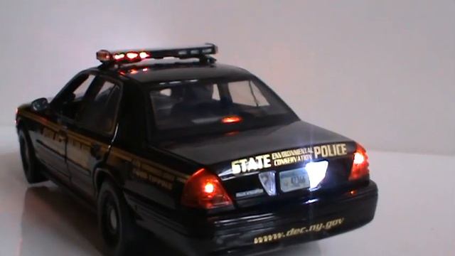 FORD CROWN VICTORIA P71 NEW YORK ENVIRONMENTAL POLICE 1/18 scale смотреть онлайн