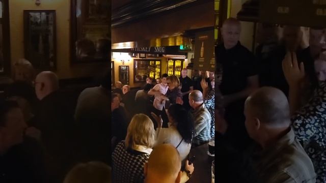 8 минут ирландской музыки. 8 minutes of Irish pub music. Galway Ireland ?