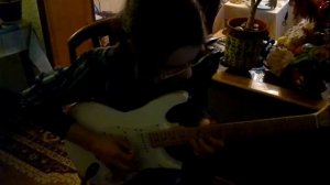 Парень классно играет на электро гитаре\ Guy plays electric guitar