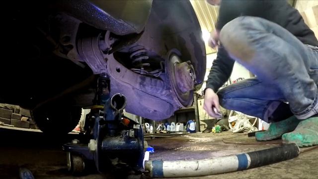 Замена подшипника задней ступицы Renault Megane смотреть онлайн