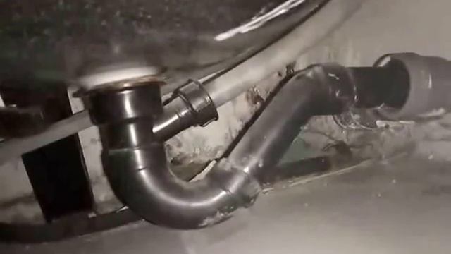 Сантехника. Меняем лейку, ставим новый слив-перелив. смотреть онлайн