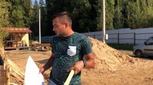 Подробный обзор фундамента - плита с рёбрами жестокости в низ.