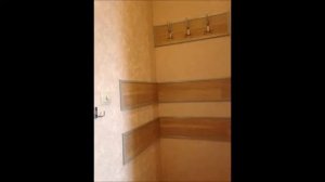 Устройство вешалки в нише из остатков ламината
