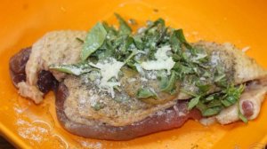 Утиная грудка с грушей