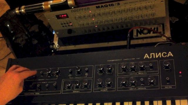 ALISA 1387 - analog Synthesizer from Russia - Amazing Filter and FM! by Darth NoiseLab смотреть онлайн
