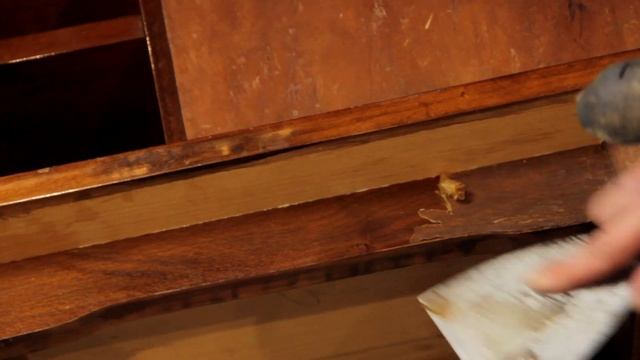 ПЕРЕДЕЛКА СТАРОЙ МЕБЕЛИ. КАК СНЯТЬ ЛАК. Restoration of soviet furniture смотреть онлайн