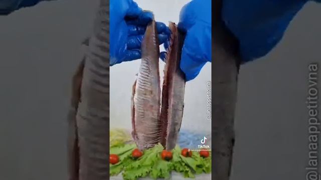 Как правильно чистить селедку #short #subscribe #рецепты смотреть онлайн