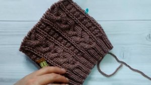 Модная женская шапка спицами