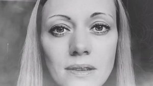 Автор: Роберт Рождественский - "Эхо первой любви" (Музыка: Эдгар Туниянц)