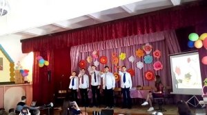 Поздравление к 8 Марта! ПАРНИ ЖГУТ! Крутой танец крутых парней 10-11 кл.