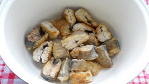 Хек с луком и морковью в мультиварке