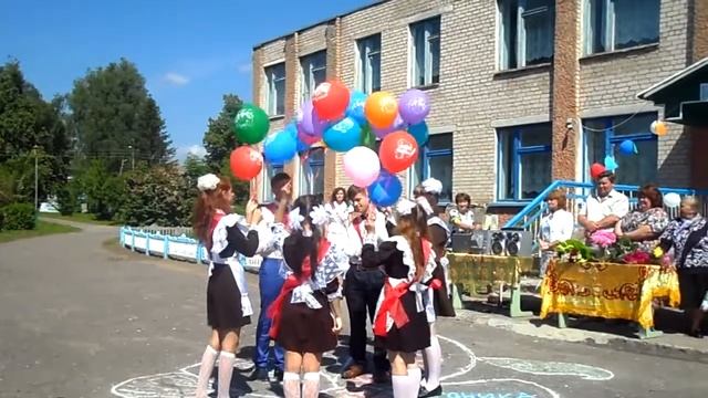 Запуск шаров на последний звонок смотреть онлайн