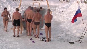 СНОВА моржи идут на ПОГРУЖЕНИЕ  #моржевание#shorts МОРЖИ.mp4